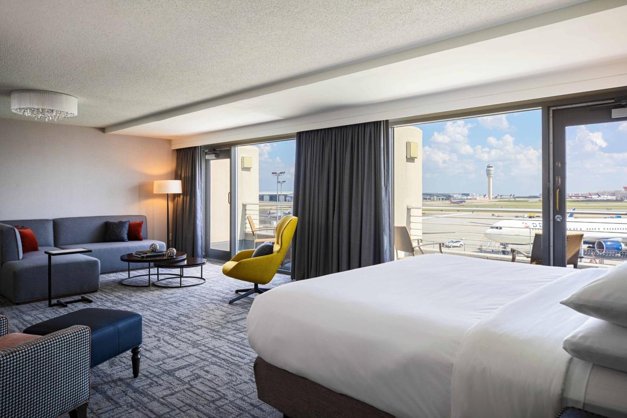 Hotel Renaissance Concourse Airport 4*