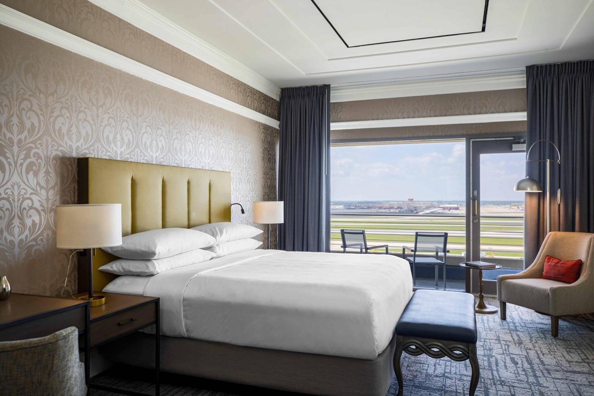 Renaissance Concourse Airport 4*