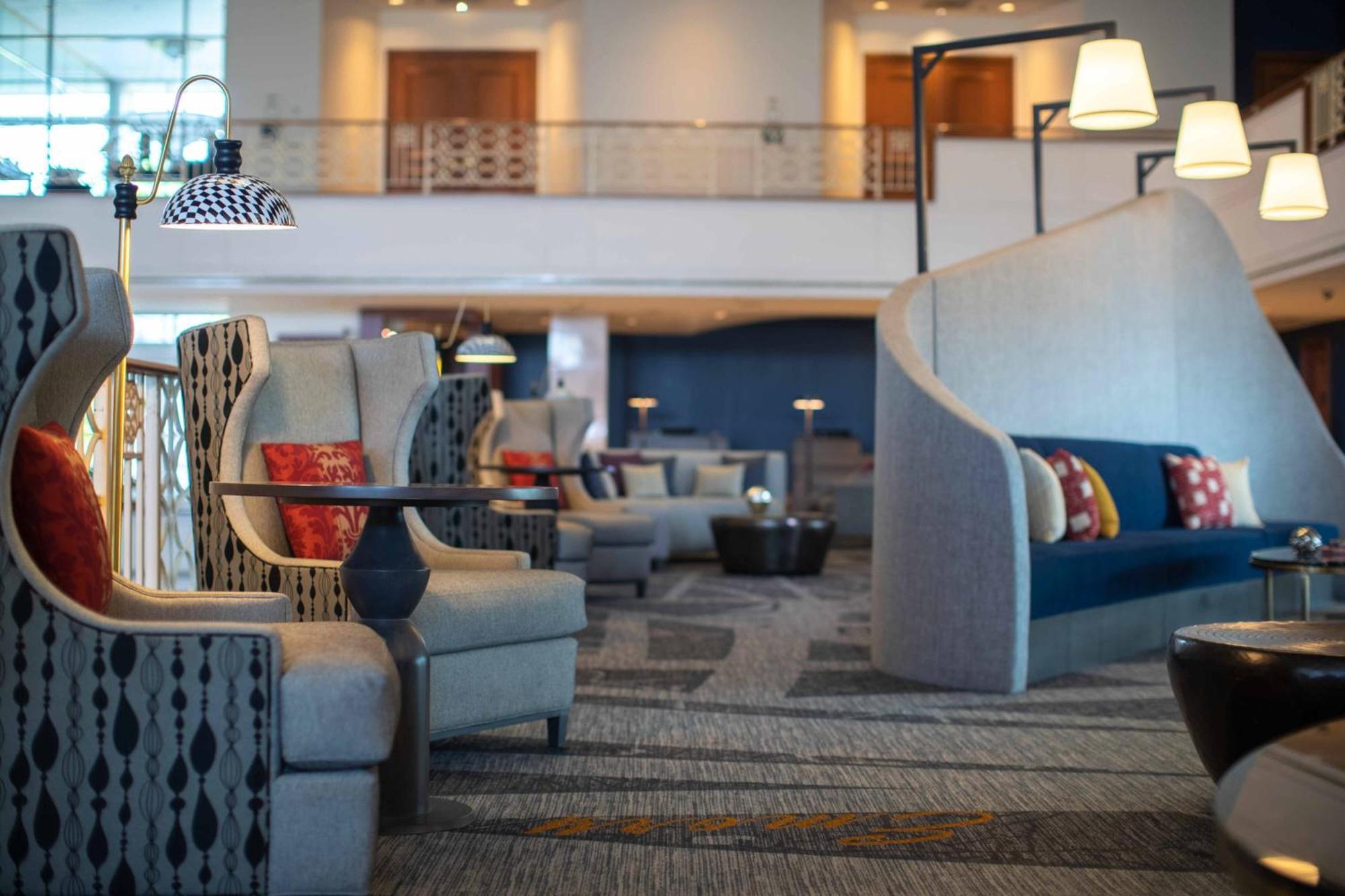 Hotel Renaissance Concourse Airport