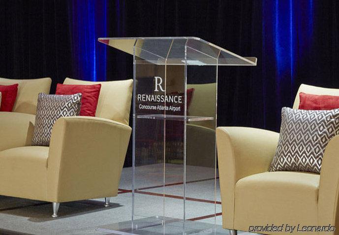 Renaissance Concourse Airport Hotel 4*