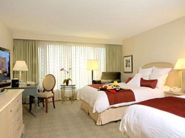Renaissance Concourse Airport 4*