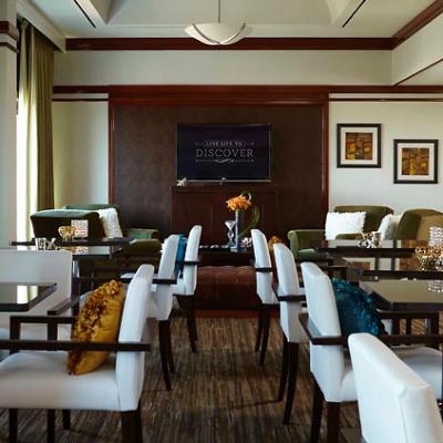 Hotel Renaissance Concourse Airport