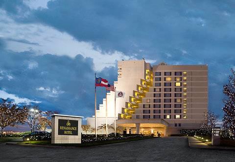 Renaissance Concourse Airport Hotel 4*