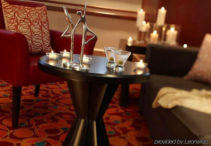 Renaissance Concourse Airport Hotel
