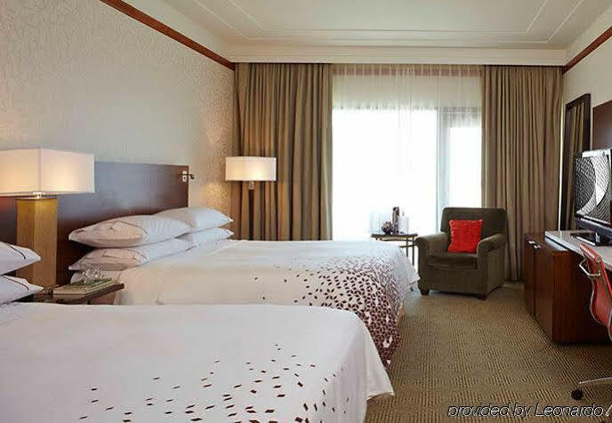Hotel Renaissance Concourse Airport 4*